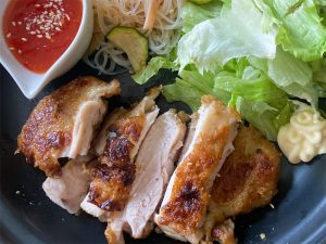 クミンと小麦粉を混ぜ合わせるだけ。鶏もも肉のクミン焼き